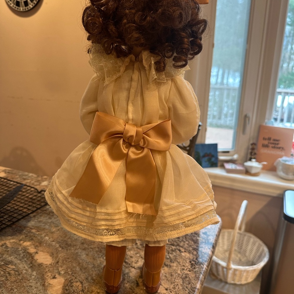 Sofie, from the Georgetown collection vintage Style Porcelain Doll - Picture 5 of 8